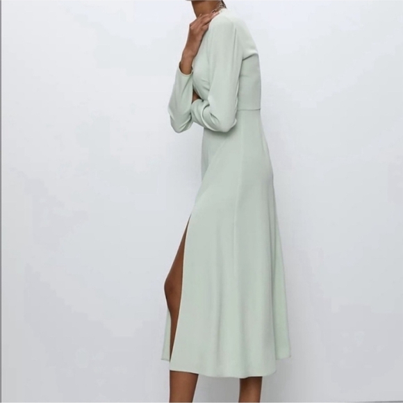 Babaton Dresses & Skirts - Babaton Light Green Long Sleeve Dress